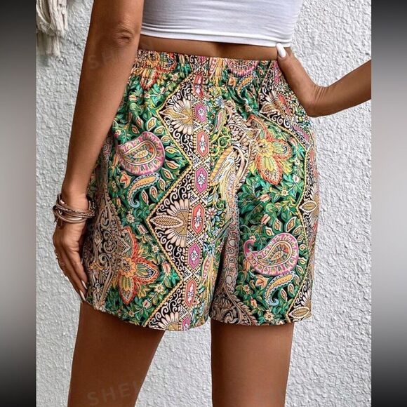 Paisley Print Tie Front Shorts Size 10/L Black, Green, Multicolor - Picture 4 of 10